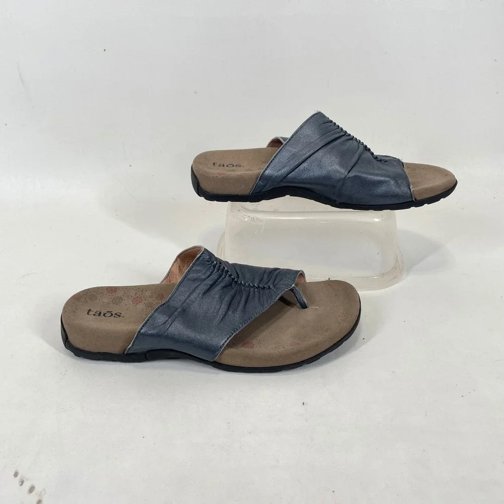 Taos Gift 2 Women 7 Metallic Blue Leather Ruched Thong Slide Sandals GT2-12045